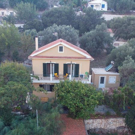 Almond Trees Cottage Divarata Exterior photo