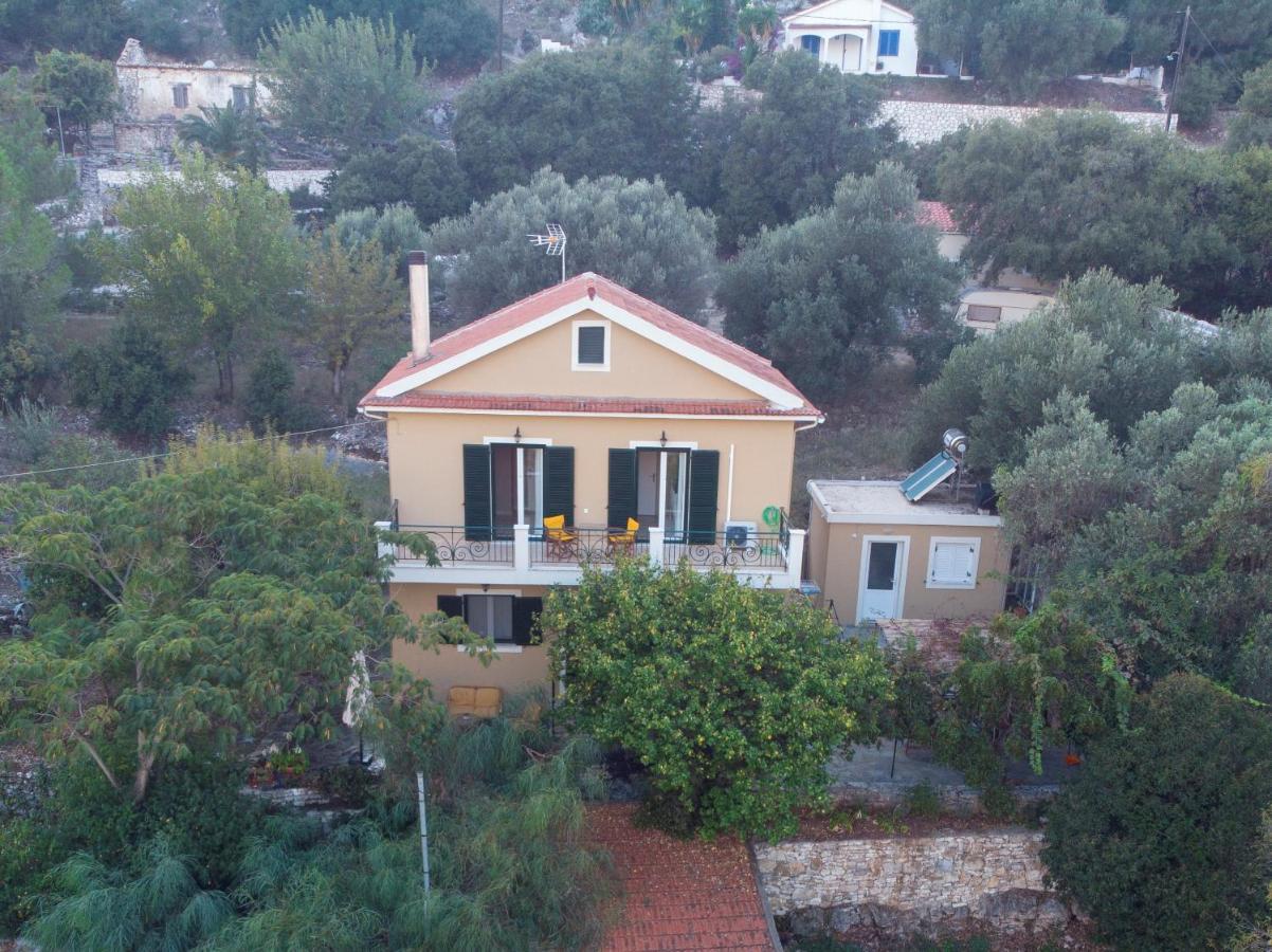 Almond Trees Cottage Divarata Exterior photo